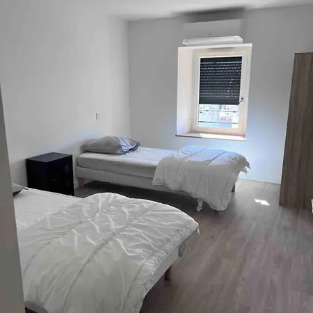 Apartment 7 Personnes
